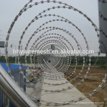 SUS304 razor barbed wire BTO22 concertina razor wire CBT 65 razor wire